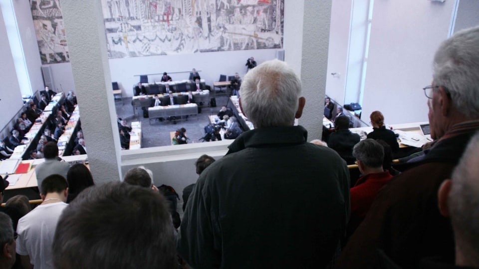 Oz cumenza la sessiun da december - segiramain è er durant tractar il cas Qudroni la tribuna plaina. 