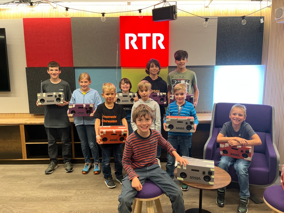 Die Kinder vom Ferienpass Malix-Churwalden-Parpan im RTR-Studio.