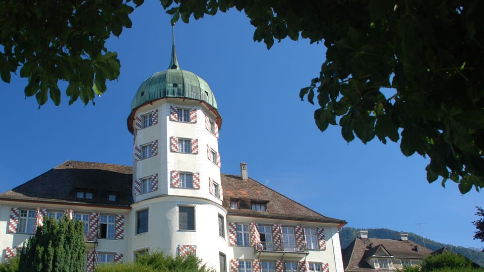 La chasa d'attempads e da tgira «Sankt Johannes-Stift» a Zezras.