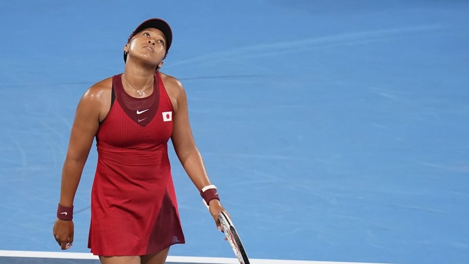 Nagina medaglia als gieus olimpics da chasa per Naomi Osaka. Naomi Osaka suenter sia terrada al turnier olimpic.