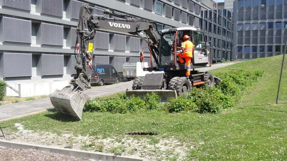 In excavatur avan il spital chantunal a Cuira.